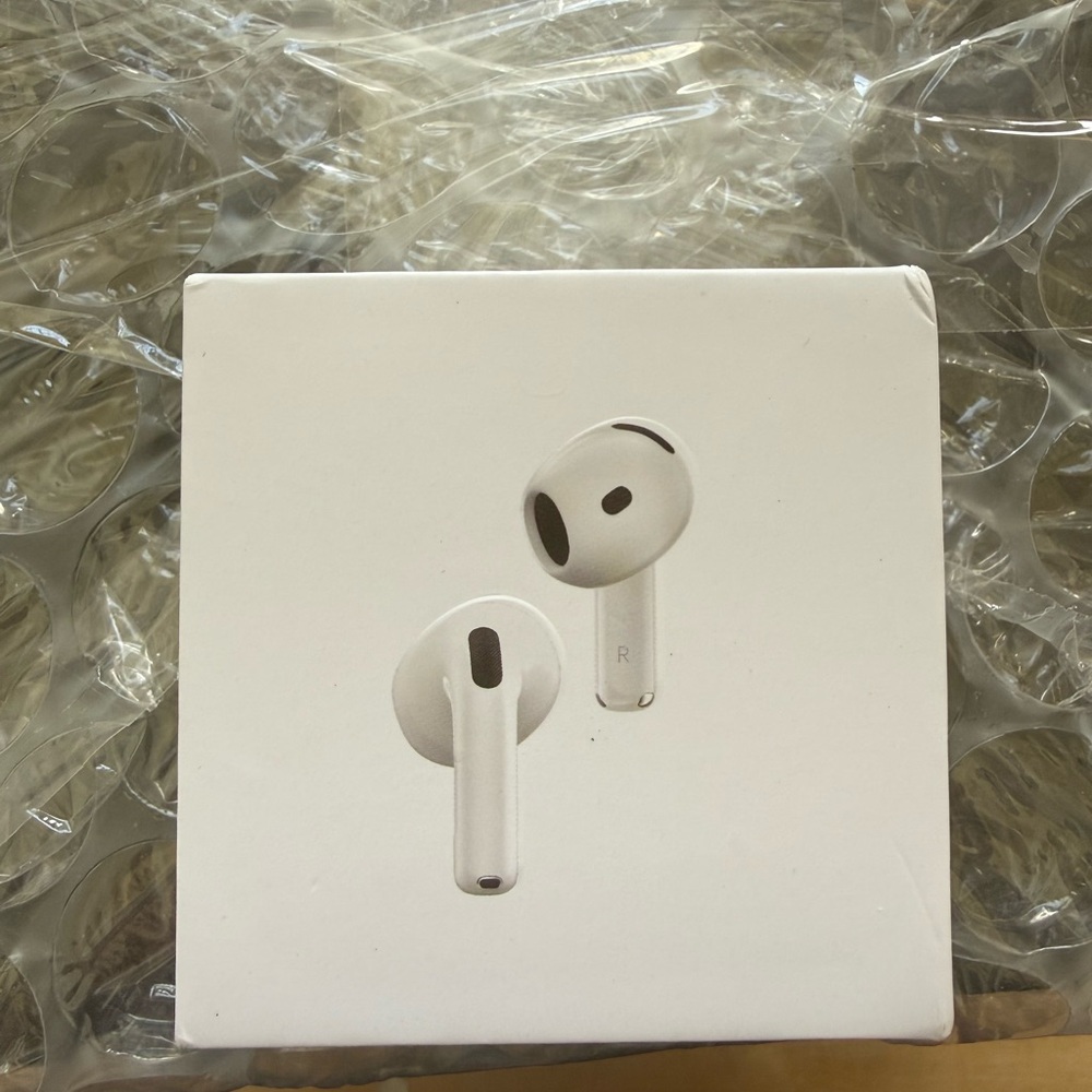 Apple AirPods 4th Generation